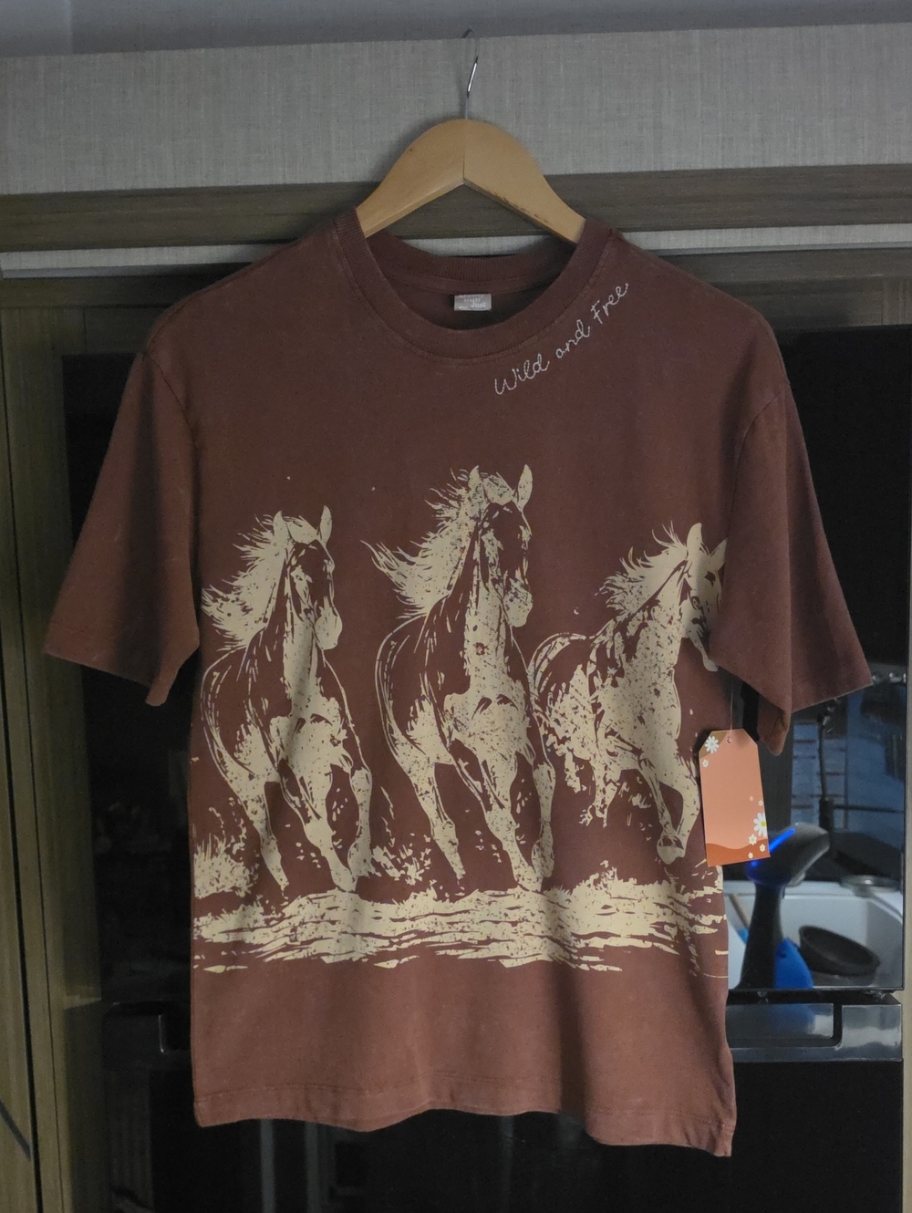🐴NWT", 100% COTTON, "WILD AND FREE" TEE", BY "MESSY BUN JUST CHILLIN" 🐴